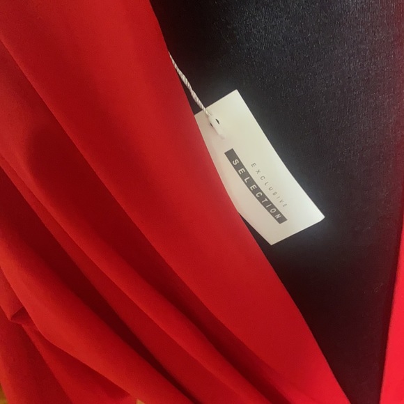 Red dress...to impress - Picture 10 of 11